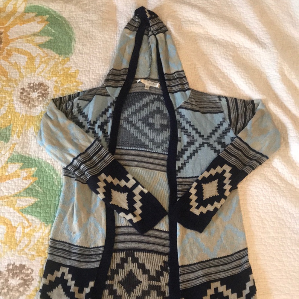 Large pretty print blue sweater